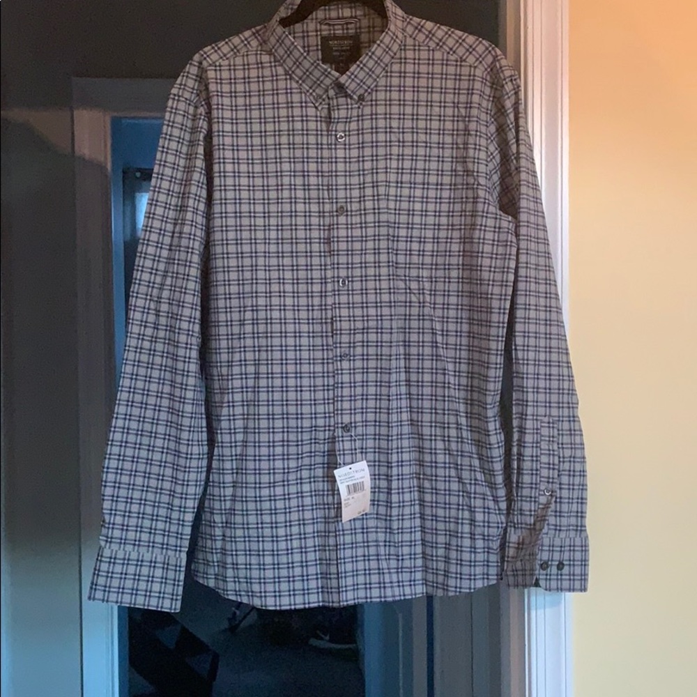 Price ✂️ NWT Nordstrom Tech Smart Mens Button Down